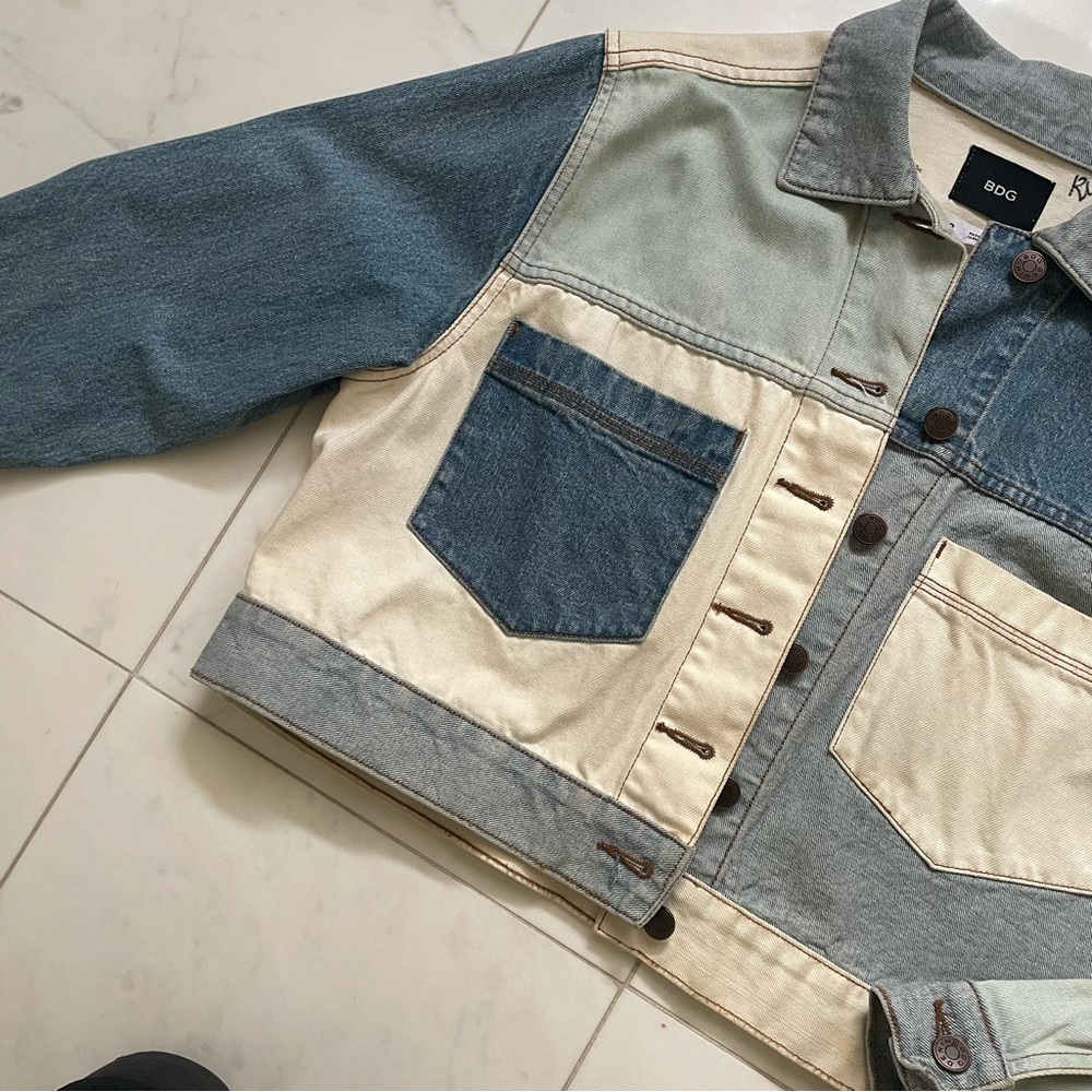 BDG oversize cropped jean jacket size small